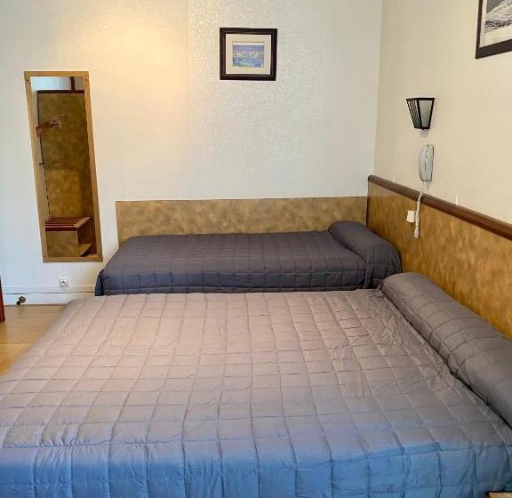 اتاق استاندارد سه نفره, Studia