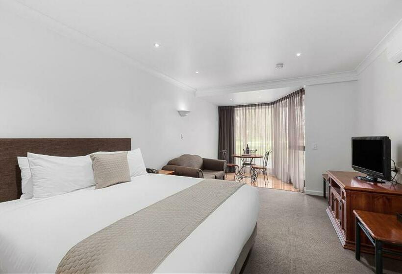 Номер Стандарт, The Commodore