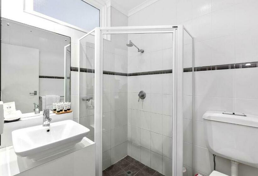 Студия Deluxe, The Commodore