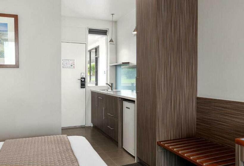 Студия Deluxe, The Commodore