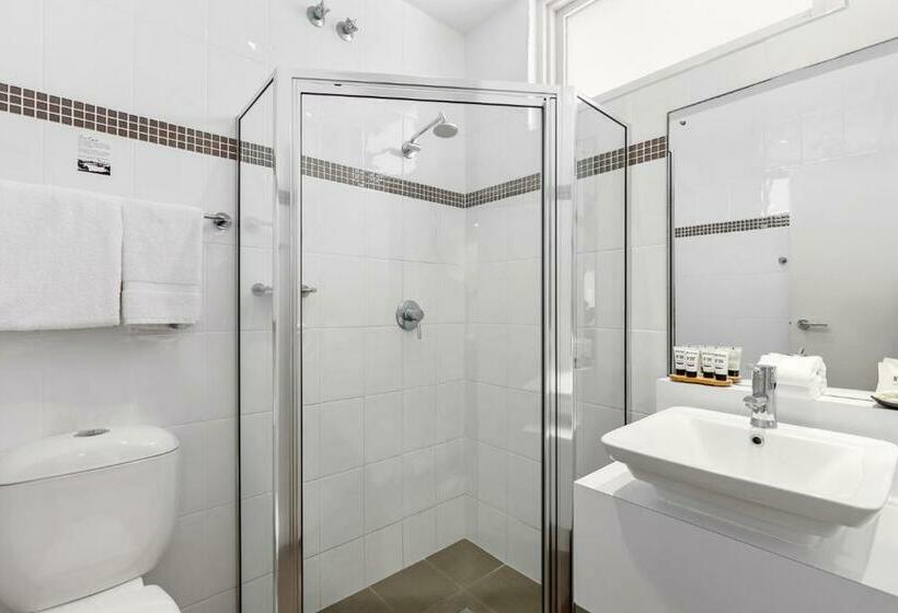 豪华工作室, The Commodore