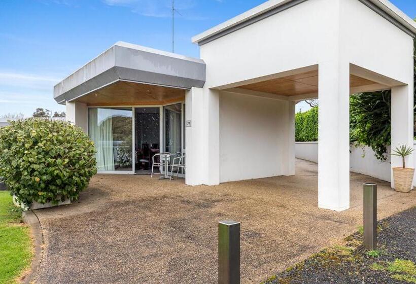 Люкс 2 Спальни, The Commodore