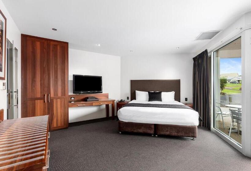 Люкс 2 Спальни, The Commodore