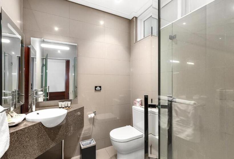 Люкс 2 Спальни, The Commodore