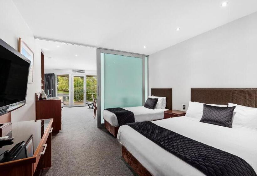 Люкс 2 Спальни, The Commodore