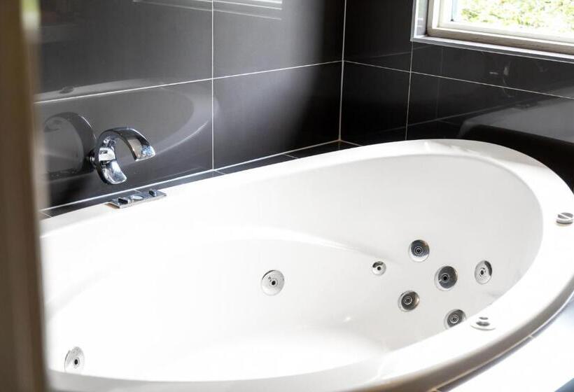 Президентский Люкс, The Commodore