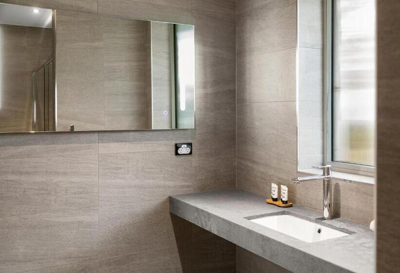 套房, The Commodore