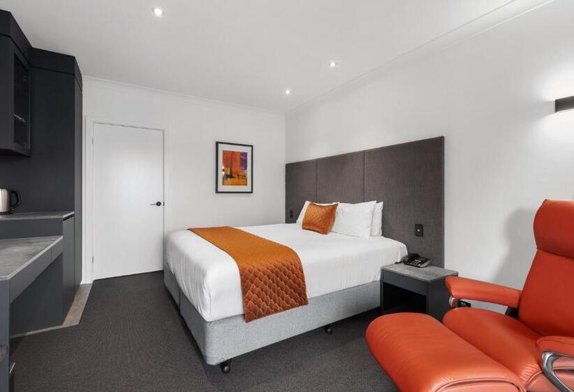 套房, The Commodore