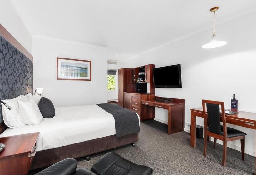 Номер Superior, The Commodore