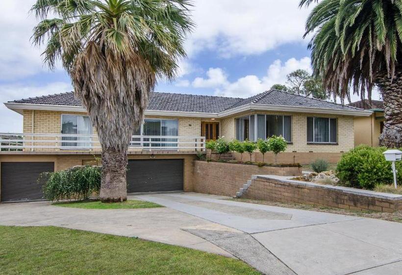 4间卧室的房子, The Commodore