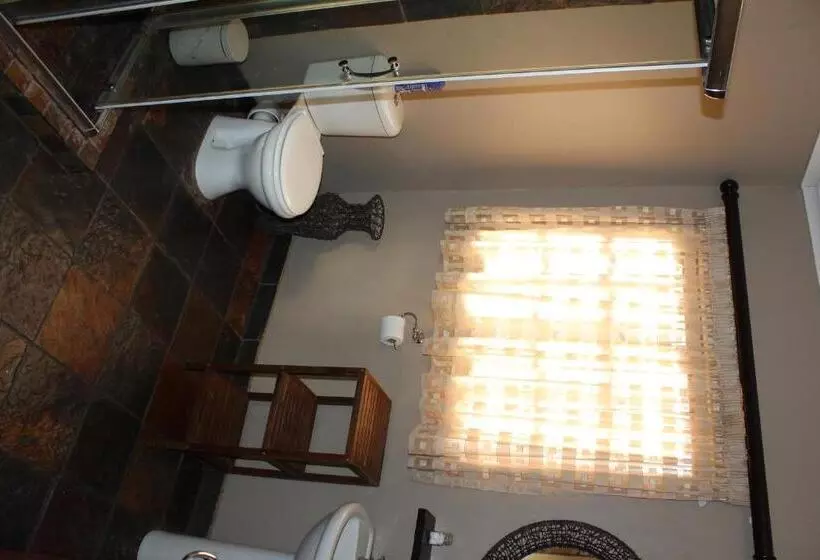 اتاق خانوادگی, Royal Game Guest House
