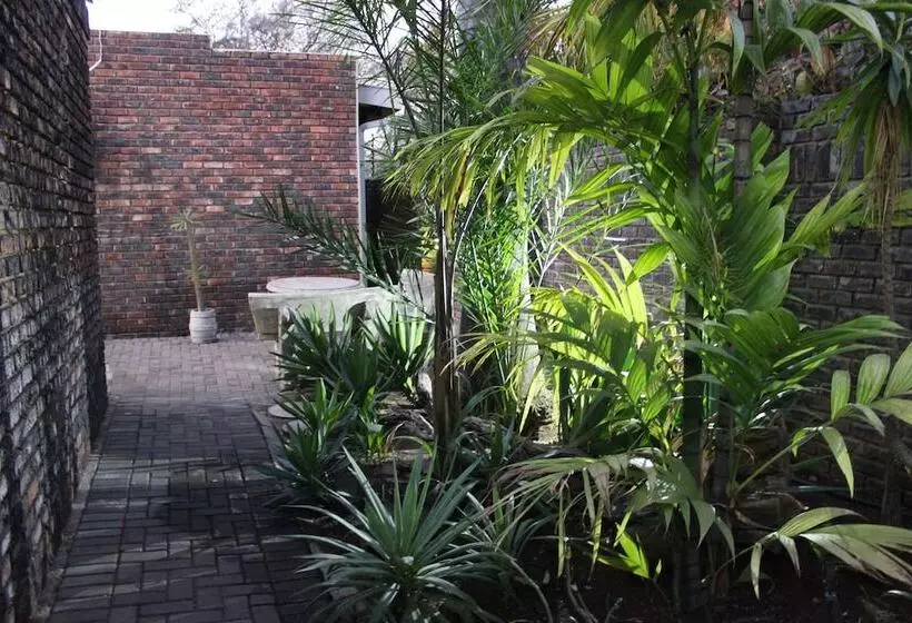 اتاق خانوادگی, Royal Game Guest House