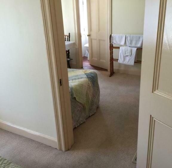 חדר סטנדרט לשלושה, Victoria House