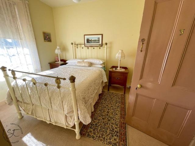 חדר סטנדרט לשלושה, Victoria House