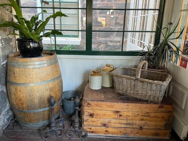 חדר משפחתי, Victoria House