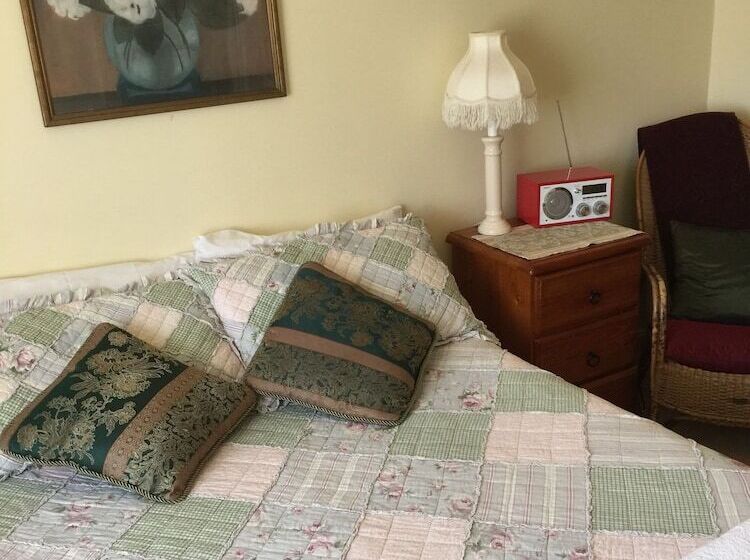 חדר סטנדרט לשלושה, Victoria House