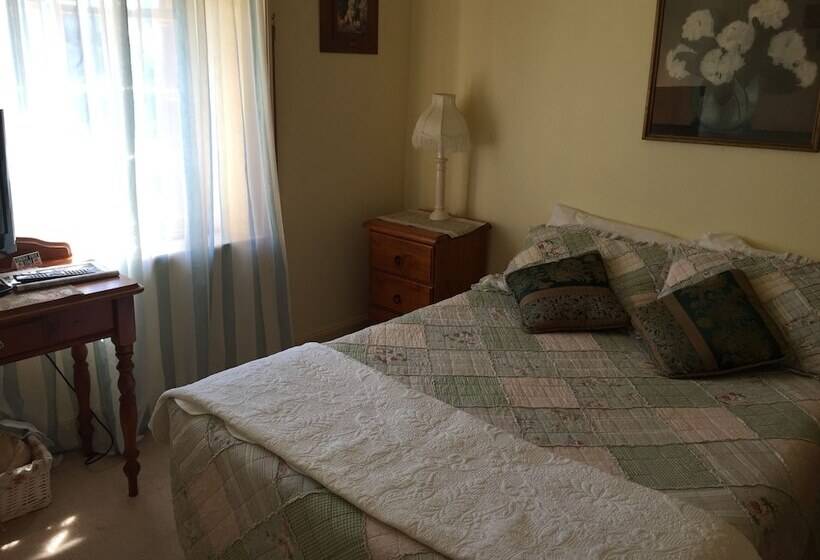 חדר סטנדרט לשלושה, Victoria House