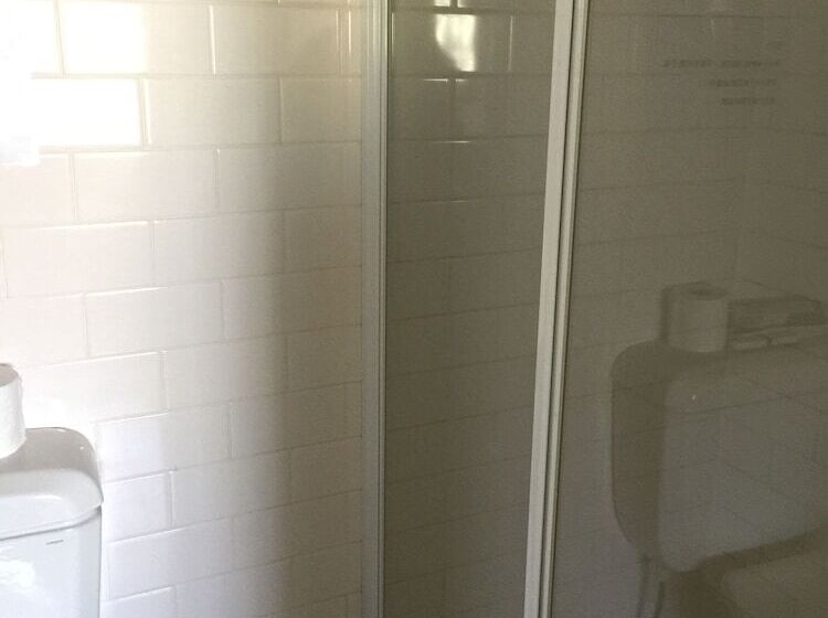 חדר סטנדרט לשלושה, Victoria House