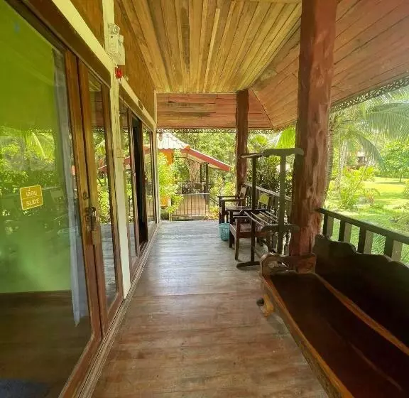 スタンダードバンガロー, Khao Sok Nung House