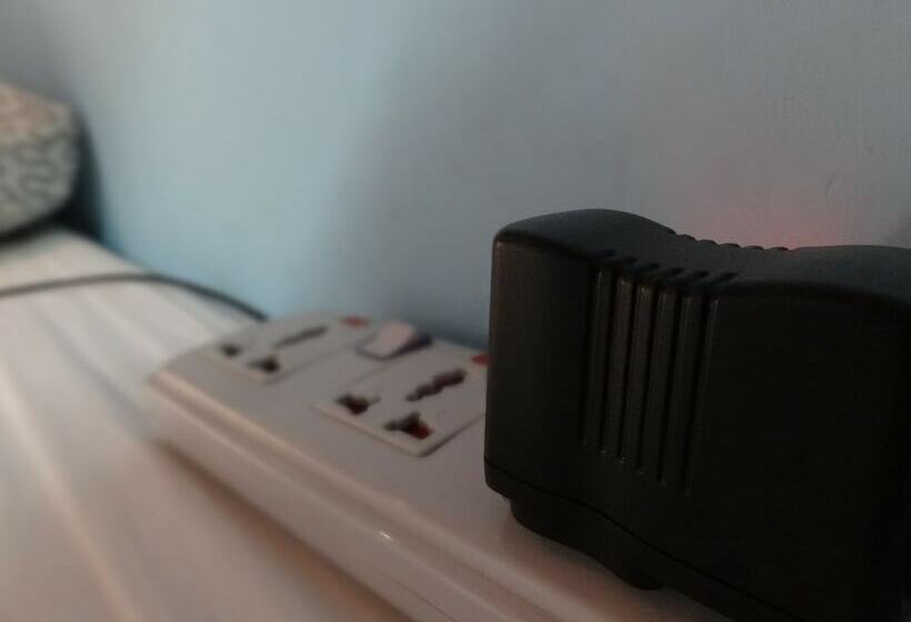 تختخواب در اتاق مشترک, Rainbow Lodge Hk   Hostel