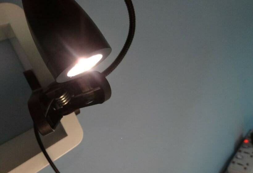 تختخواب در اتاق مشترک, Rainbow Lodge Hk   Hostel