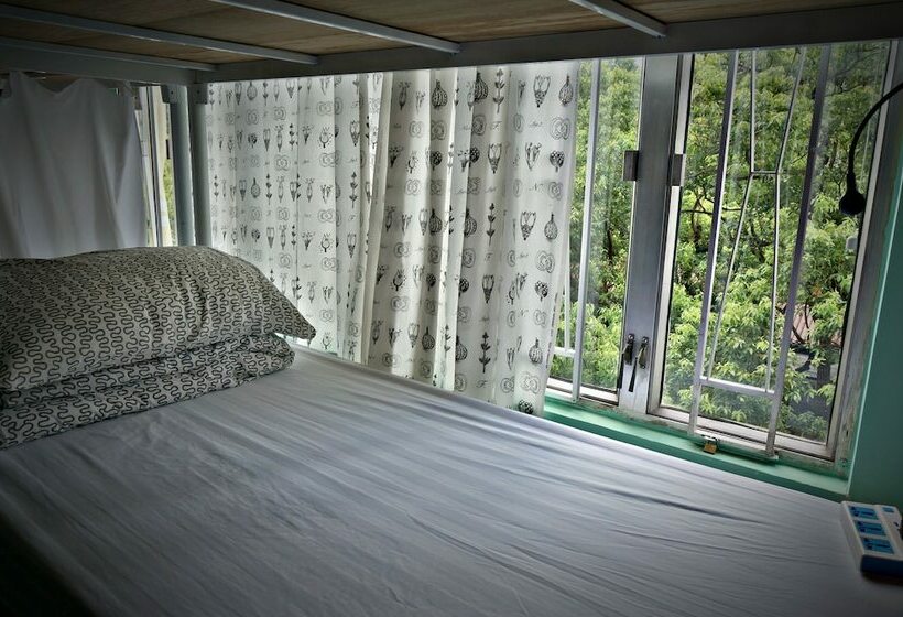 تختخواب در اتاق مشترک, Rainbow Lodge Hk   Hostel