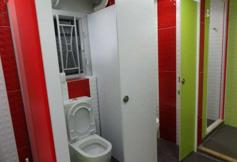 تختخواب در اتاق مشترک, Rainbow Lodge Hk   Hostel