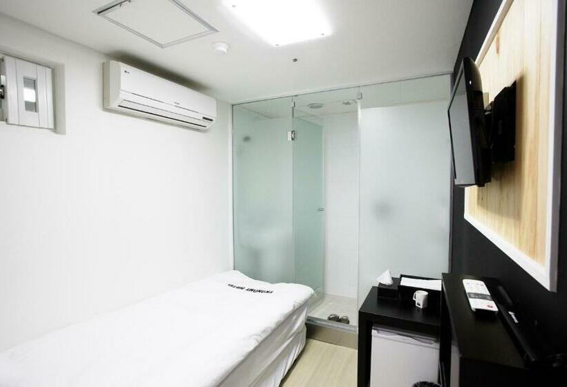 Номер Стандарт Индивидуальный, Ekonomy Hotel Myeongdong Premier