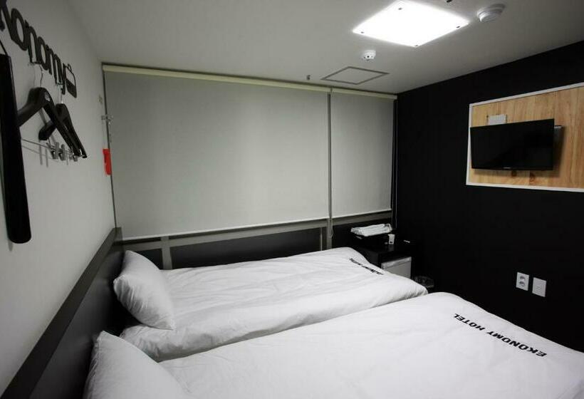 Номер Стандарт, Ekonomy Hotel Myeongdong Premier