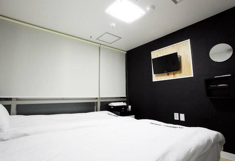 Номер Стандарт, Ekonomy Hotel Myeongdong Premier