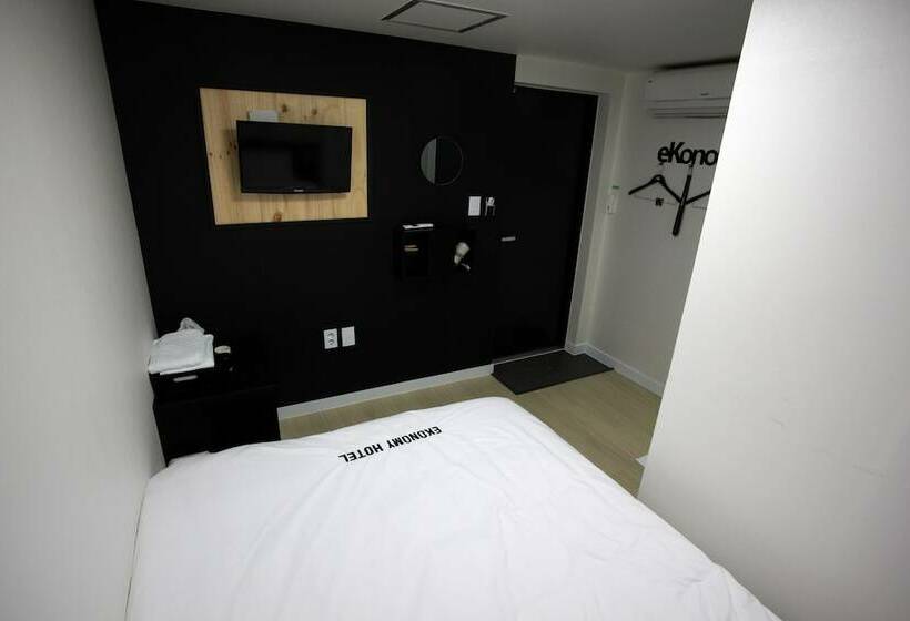 Номер Стандарт, Ekonomy Hotel Myeongdong Premier