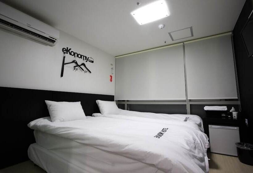 Номер Стандарт, Ekonomy Hotel Myeongdong Premier