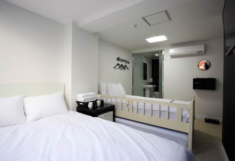 Трехместный Номер Deluxe, Ekonomy Hotel Myeongdong Premier