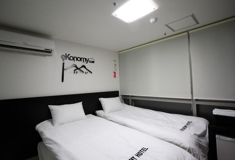 Номер Стандарт, Ekonomy Hotel Myeongdong Premier