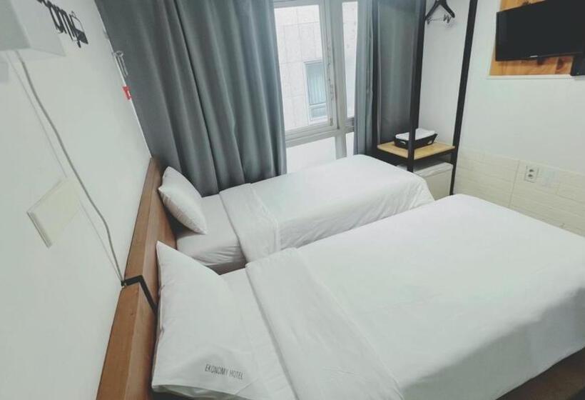 Номер Стандарт, Ekonomy Hotel Myeongdong Premier