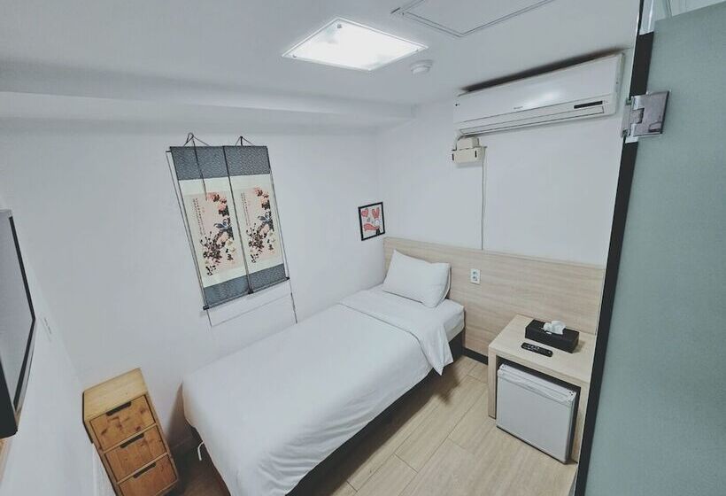 Номер Стандарт Индивидуальный, Ekonomy Hotel Myeongdong Premier