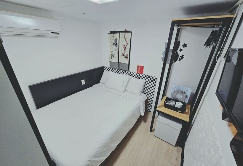 Номер Стандарт, Ekonomy Hotel Myeongdong Premier