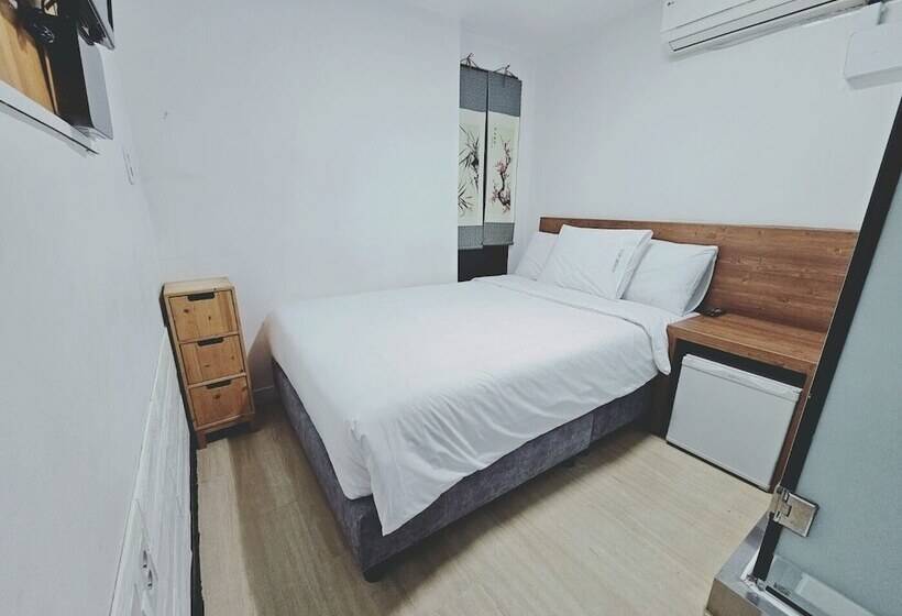 Номер Стандарт, Ekonomy Hotel Myeongdong Premier