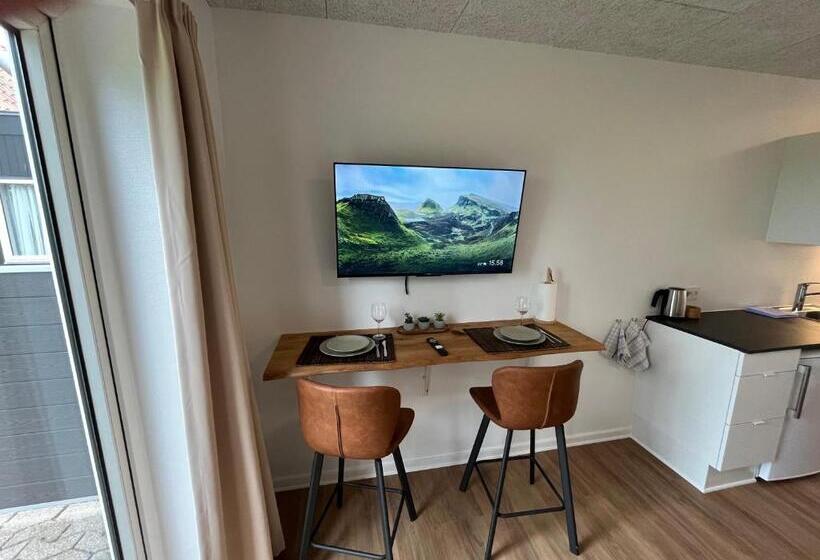 スタンダードスタジオ, Go Sleep Bredehus