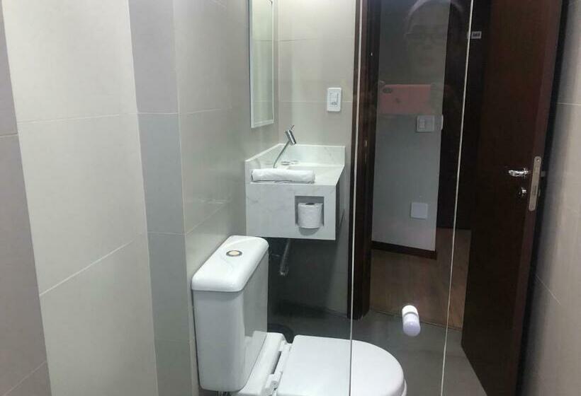 舒适三人间, Marjai