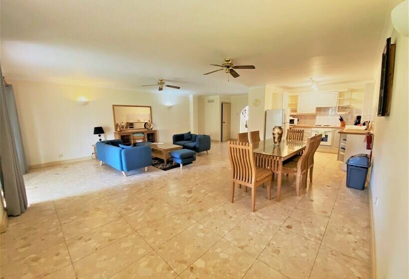 ویلا دلوکس 2 خوابه, Kololi Beach Resort