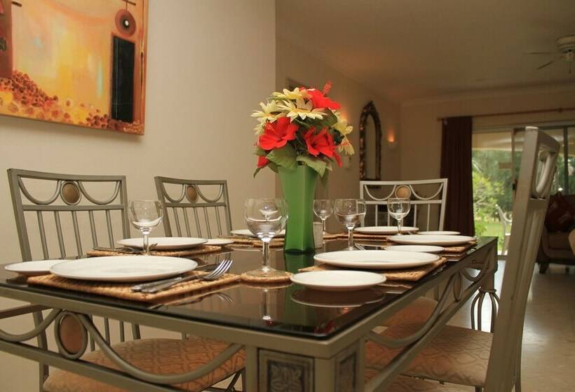 ویلا دلوکس 2 خوابه, Kololi Beach Resort