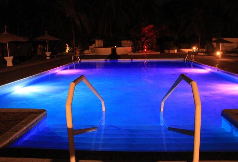 ویلا دلوکس 2 خوابه, Kololi Beach Resort