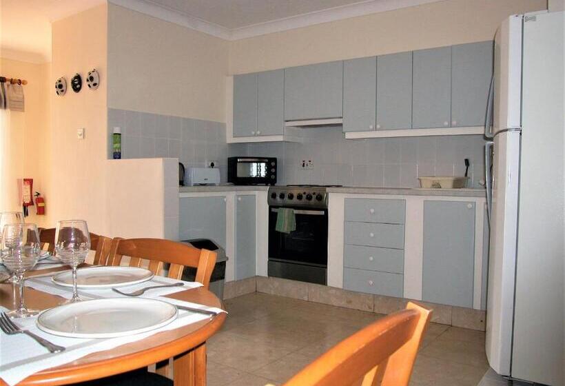 ویلا دلوکس 2 خوابه, Kololi Beach Resort