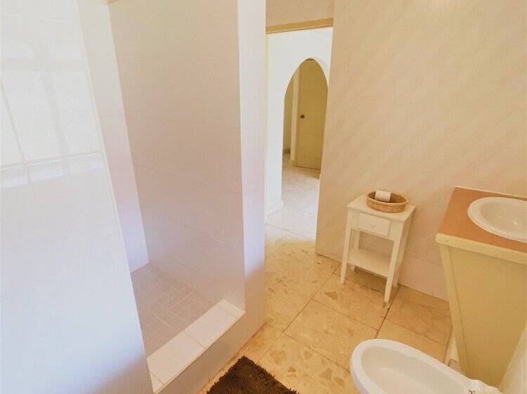 ویلا دلوکس 2 خوابه, Kololi Beach Resort