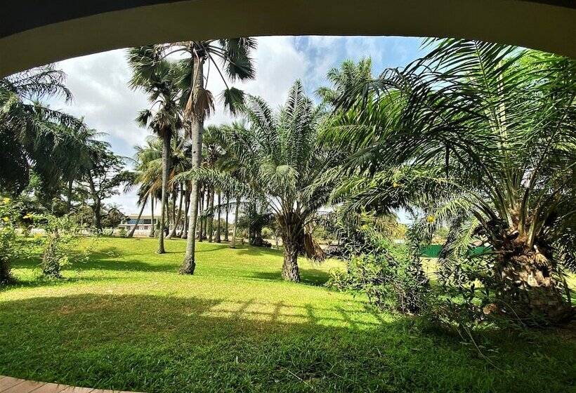 ویلا دلوکس 2 خوابه, Kololi Beach Resort