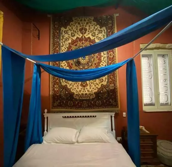 اتاق لوکس, Hollywood Inn Palermo