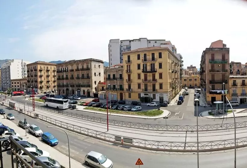 اتاق لوکس با بالکن, Hollywood Inn Palermo