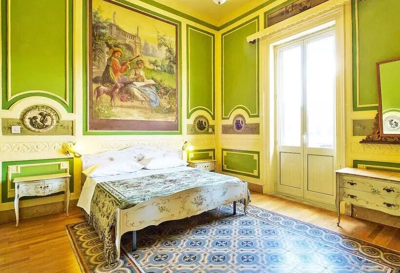 اتاق لوکس با بالکن, Hollywood Inn Palermo