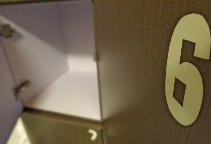 تختخواب در اتاق مشترک, Rainbow Lodge Hk   Hostel